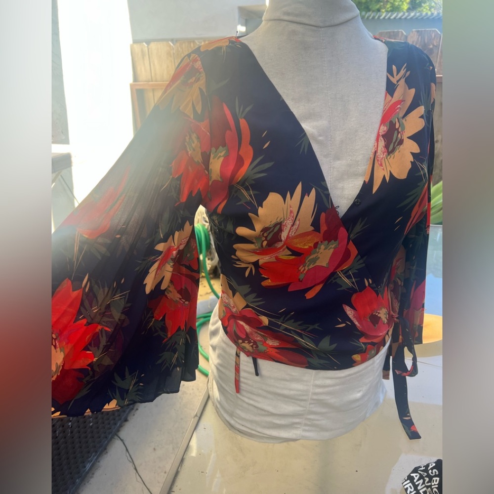 Flower wrap top - accordion sleeves, slight open back with tie